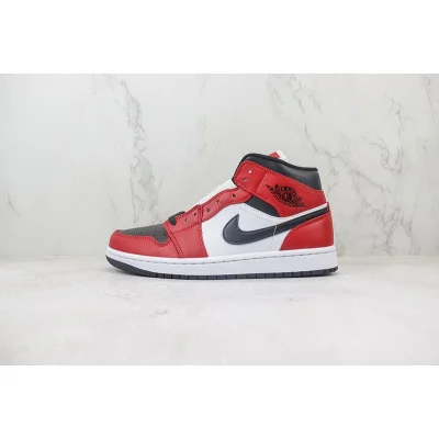 Air Jordan 1 Mid "Chicago/Black Toe" фото № 2 Air Jordan 1 Mid "Chicago/Black Toe" фото № 2