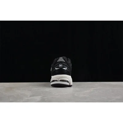 New Balance 1906R "Black/White" фото № 2