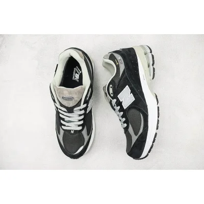 New Balance 2002R "Black/White" фото № 6 New Balance 2002R "Black/White" фото № 6