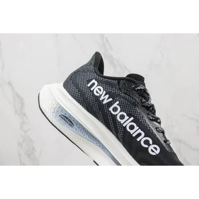 New Balance FuelCell RC Elite V3 "Black/White" фото № 3