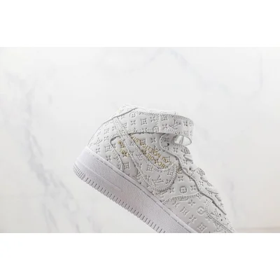 Louis Vuitton x Nike Air Force 1 Mid "White Monogram" фото № 3 Louis Vuitton x Nike Air Force 1 Mid "White Monogram" фото № 3