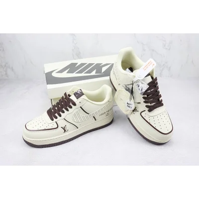 Louis Vuitton x Nike Air Force 1 Low "Cream White/Brown/Hatching" фото № 7 Louis Vuitton x Nike Air Force 1 Low "Cream White/Brown/Hatching" фото № 7