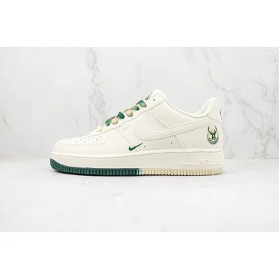 Milwaukee Bucks x Nike Air Force 1 Low "White Champaigne/George Green" фото № 2 Milwaukee Bucks x Nike Air Force 1 Low "White Champaigne/George Green" фото № 2