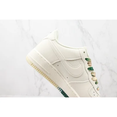 Milwaukee Bucks x Nike Air Force 1 Low "White Champaigne/George Green" фото № 3 Milwaukee Bucks x Nike Air Force 1 Low "White Champaigne/George Green" фото № 3