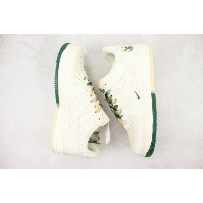 Milwaukee Bucks x Nike Air Force 1 Low "White Champaigne/George Green" фото № 7 Milwaukee Bucks x Nike Air Force 1 Low "White Champaigne/George Green" фото № 7