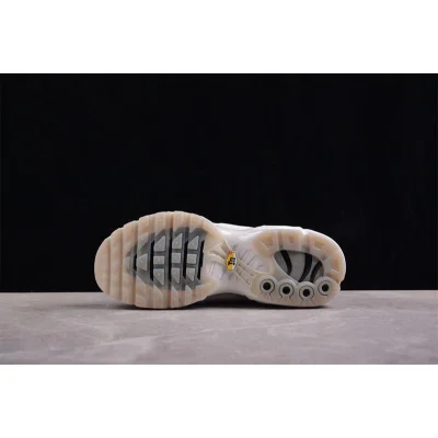 A-Cold-Wall* x Nike Air Max Plus "Platinum Tint" фото № 4 A-Cold-Wall* x Nike Air Max Plus "Platinum Tint" фото № 4