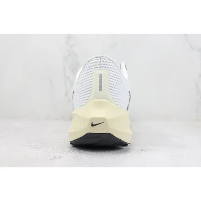Nike Air Zoom Pegasus 40 "White/Light Yellow" фото № 9 Nike Air Zoom Pegasus 40 "White/Light Yellow" фото № 9