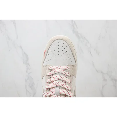 Stussy x Nike Dunk Low "Light Bone/Light Grey" фото № 4 Stussy x Nike Dunk Low "Light Bone/Light Grey" фото № 4