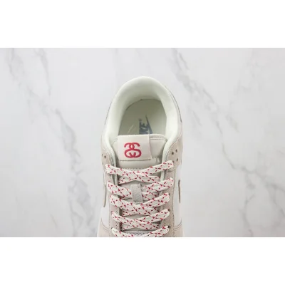 Stussy x Nike Dunk Low "Light Bone/Light Grey" фото № 5 Stussy x Nike Dunk Low "Light Bone/Light Grey" фото № 5