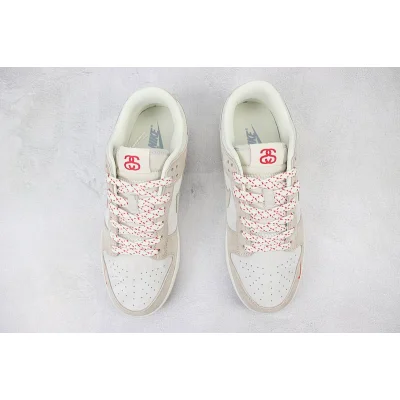 Stussy x Nike Dunk Low "Light Bone/Light Grey" фото № 7 Stussy x Nike Dunk Low "Light Bone/Light Grey" фото № 7