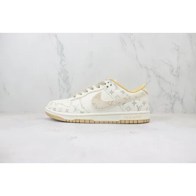 Louis Vuitton x Nike Dunk Low "White/Havana Cream/Monogram" фото № 2