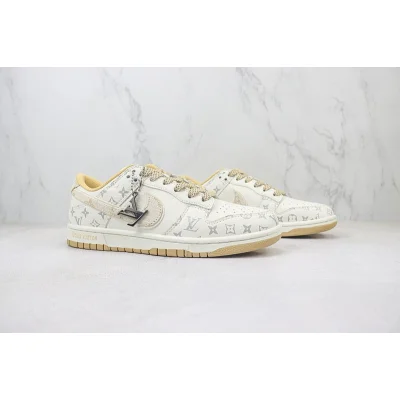 Louis Vuitton x Nike Dunk Low "White/Havana Cream/Monogram" фото № 6