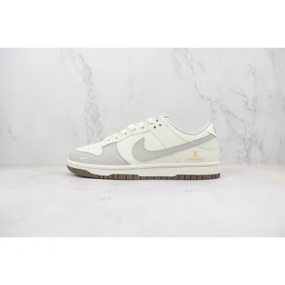 Louis Vuitton x Nike Dunk Low "Light Silver Corduroy/White" фото № 2