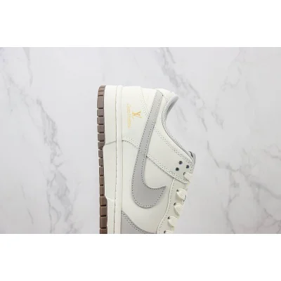 Louis Vuitton x Nike Dunk Low "Light Silver Corduroy/White" фото № 3