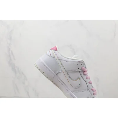 Nike Dunk Low "Be True" фото № 4 Nike Dunk Low "Be True" фото № 4