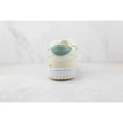 Nike Dunk Low "Coconut Milk/Green" фото № 9 Nike Dunk Low "Coconut Milk/Green" фото № 9