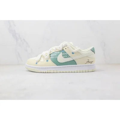 Nike Dunk Low "Coconut Milk/Green" фото № 2 Nike Dunk Low "Coconut Milk/Green" фото № 2