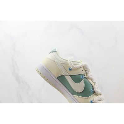 Nike Dunk Low "Coconut Milk/Green" фото № 4 Nike Dunk Low "Coconut Milk/Green" фото № 4
