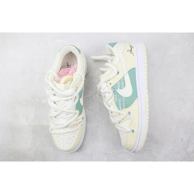 Nike Dunk Low "Coconut Milk/Green" фото № 7 Nike Dunk Low "Coconut Milk/Green" фото № 7