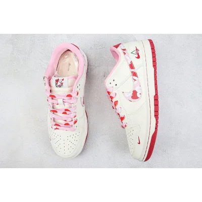 Nike Dunk Low "Valentine's Day" фото № 7