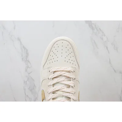 Nike Dunk Low "Pearl White/Beige/Silver Swoosh" фото № 4 Nike Dunk Low "Pearl White/Beige/Silver Swoosh" фото № 4