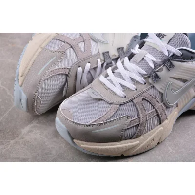 Nike V2K Run "Light Bone Metallic Platinum" фото № 7