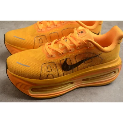 Nike Vomero Premium "University Gold/Black" фото № 3 Nike Vomero Premium "University Gold/Black" фото № 3