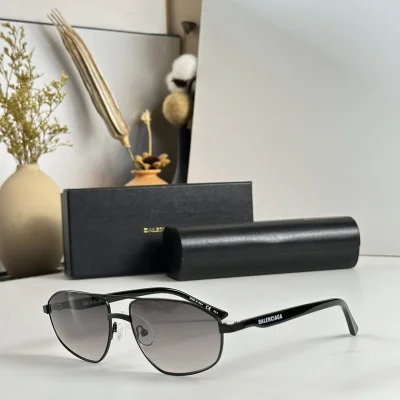 Солнцезащитные очки Balenciaga Aviator Form And Logo Inscription On Temples "Gray" фото № 2