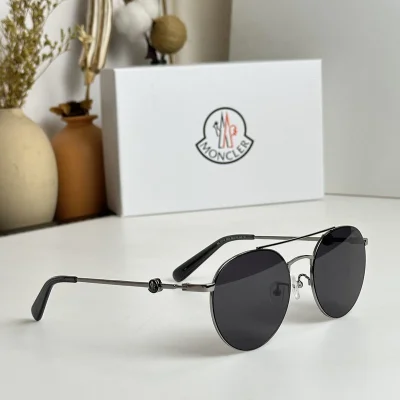 Солнцезащитные очки Moncler Rounded Shaped And Thin Frame "Black" фото № 2 Солнцезащитные очки Moncler Rounded Shaped And Thin Frame "Black" фото № 2
