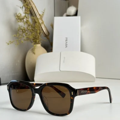 Солнцезащитные очки Prada Temples With Stripe And Logo "Brown" фото № 2 Солнцезащитные очки Prada Temples With Stripe And Logo "Brown" фото № 2