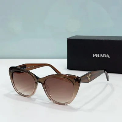 Солнцезащитные очки Prada Cat Eye Shaped Frame With Gold Logo "Beige" фото № 2