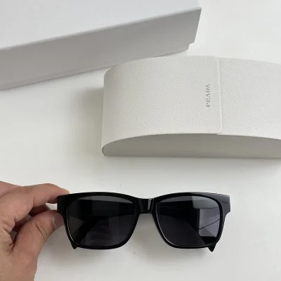 Солнцезащитные очки Prada Frame With Triangle And Logo "Black" фото № 2