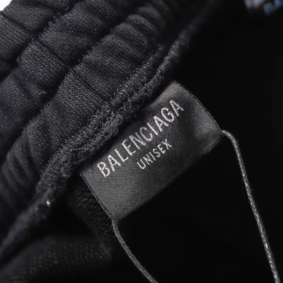 Штаны Balenciaga With Coat Of Arms - In Torn Style "Black" фото № 4 Штаны Balenciaga With Coat Of Arms - In Torn Style "Black" фото № 4