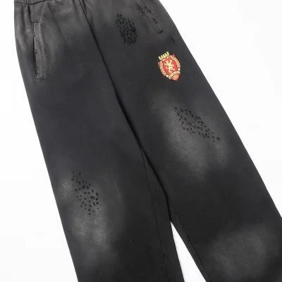 Штаны Balenciaga With Coat Of Arms - In Torn Style "Black" фото № 6 Штаны Balenciaga With Coat Of Arms - In Torn Style "Black" фото № 6