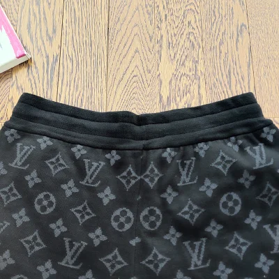 Шорты Louis Vuitton In The Style Of Graffiti "Black/Gray" фото № 4