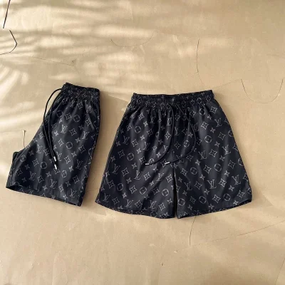 Шорты Louis Vuitton Small Emblems "Black" фото № 4 Шорты Louis Vuitton Small Emblems "Black" фото № 4