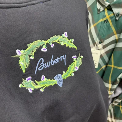 Худи Burberry Frontside Print Green Laurel Blue Logo "Black" фото № 5 Худи Burberry Frontside Print Green Laurel Blue Logo "Black" фото № 5