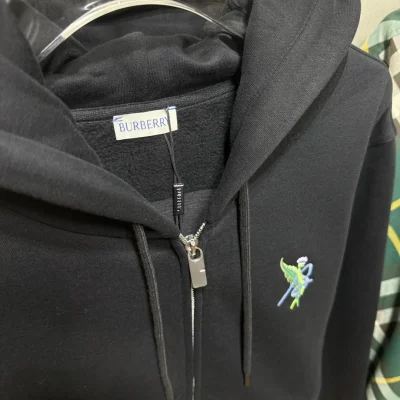 Худи Burberry Frontside Print Green Laurel Blue Logo "Black" фото № 4 Худи Burberry Frontside Print Green Laurel Blue Logo "Black" фото № 4