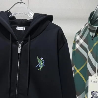 Худи Burberry Frontside Print Green Laurel Blue Logo "Black" фото № 2 Худи Burberry Frontside Print Green Laurel Blue Logo "Black" фото № 2