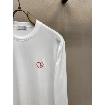 Свитшот Christian Dior Red Heart CD "White" фото № 3 Свитшот Christian Dior Red Heart CD "White" фото № 3