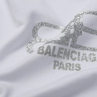 Футболка Balenciaga With Small Shiny Logo "White" фото № 4 Футболка Balenciaga With Small Shiny Logo "White" фото № 4