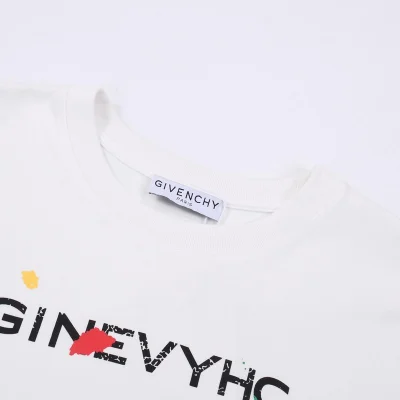 Футболка Givenchy With A Cracked Logo "White" фото № 9 Футболка Givenchy With A Cracked Logo "White" фото № 9