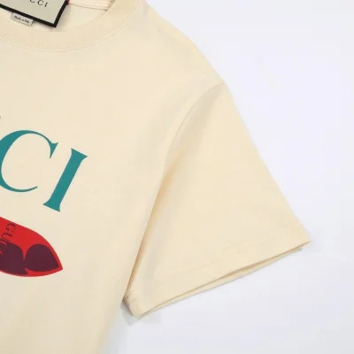 Футболка Gucci Print Lipstick "Cream" фото № 5