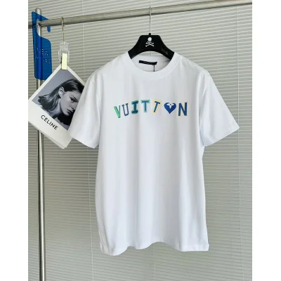 Футболка Louis Vuitton Three Emblems On The Back "White" фото № 2 Футболка Louis Vuitton Three Emblems On The Back "White" фото № 2