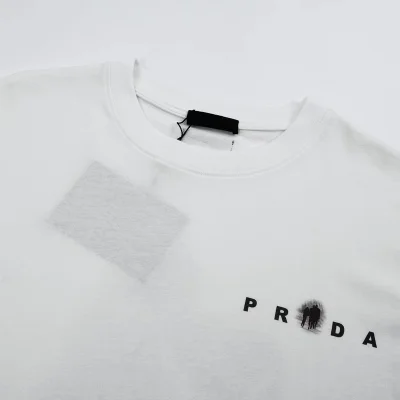 Футболка Prada Memories "White" фото № 2 Футболка Prada Memories "White" фото № 2