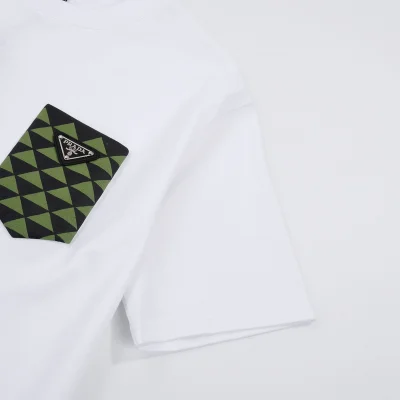 Футболка Prada With Green Pocket And A Logo "White" фото № 2 Футболка Prada With Green Pocket And A Logo "White" фото № 2