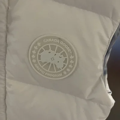 Жилетка Canada Goose With Patch "White" фото № 4 Жилетка Canada Goose With Patch "White" фото № 4
