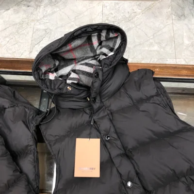 Пуховик Burberry Sleeveless Option "Black" фото № 4 Пуховик Burberry Sleeveless Option "Black" фото № 4