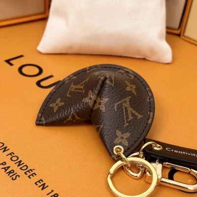 Брелок Louis Vuitton Shaped Like Ears "Deep-brown" фото № 6