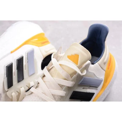 Adidas Ultra Boost Light 23 "White/Beige" фото № 7 Adidas Ultra Boost Light 23 "White/Beige" фото № 7